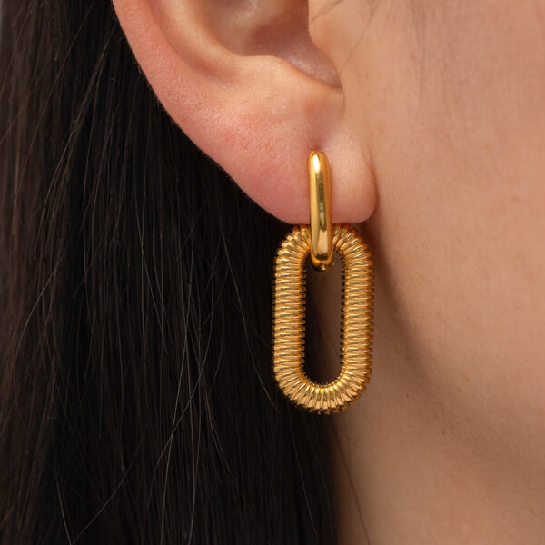 Arete inspiración oval dorado - Imagen 2