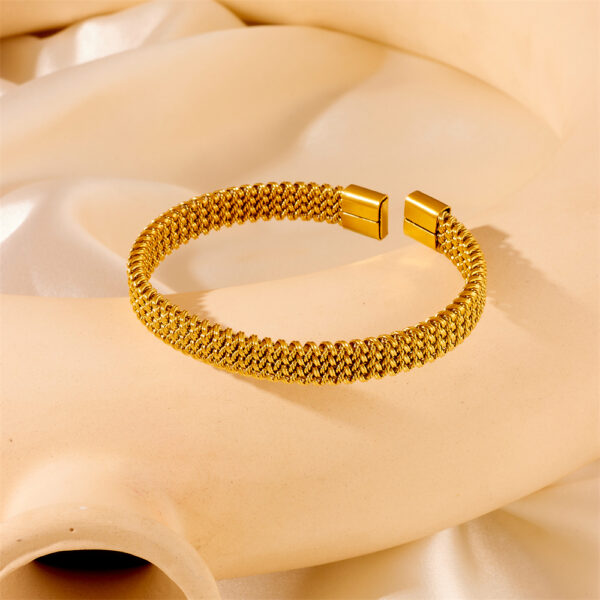 Brazalete en forma de c - Imagen 2