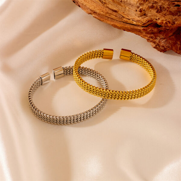 Brazalete en forma de c - Imagen 4