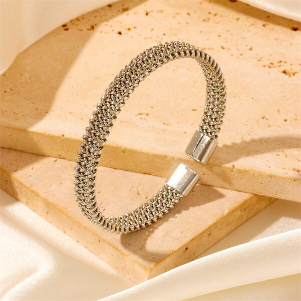 Brazalete en forma de c - Imagen 6
