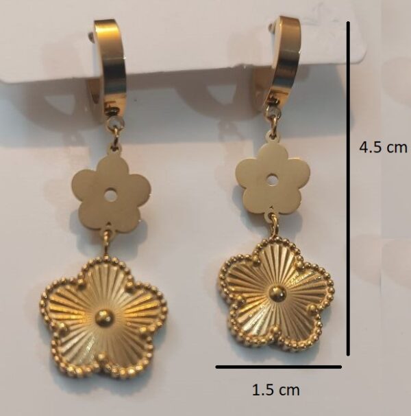 Arete huggie trebol dorado - Imagen 3