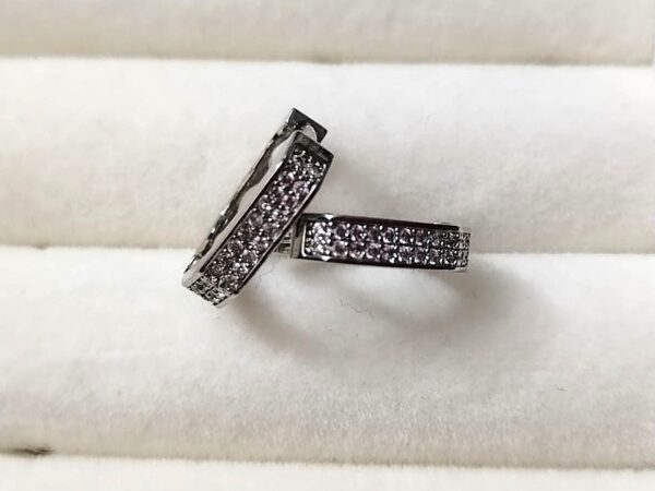 Arracada con circonia delgada plata